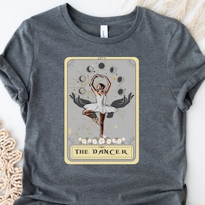 La chemise de carte de tarot de danseur, chemise d'amant de danse, cadeau pour la danseuse, le professeur de danse ou la chemise d'étudiant avec la ballerine de conception de tarot « LA DANSEUSE »