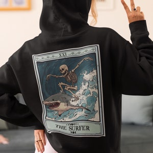 Der Surfer Tarot Karte Hoodie, Surfen Hoodie Geschenk für Surfer, Strand Liebhaber Ocean Life Sweatshirt