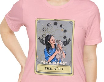 Chemise de carte de tarot The Vet, chemise de vétérinaire, cadeau pour vétérinaire, t-shirt cadeau de vétérinaire avec un design de carte de tarot « THE VET »