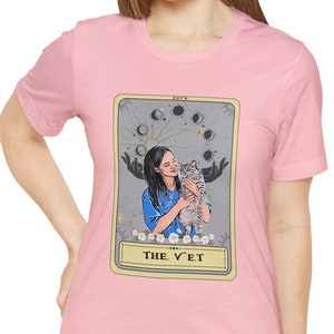 Het Vet Tarot Card Shirt, Dierenarts Shirt, Cadeau voor dierenarts, Veterinaire Gift T-shirt met Tarot Card Design "THE VET"