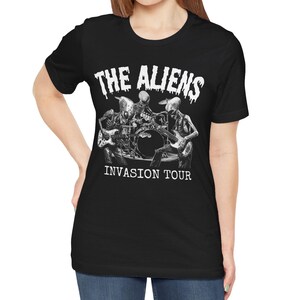 Camisa alienígena, camiseta The Aliens Invasion Tour, camiseta OVNI Camisa críptica Criptozoología Alien Lover Gift Camiseta alienígena imagen 7