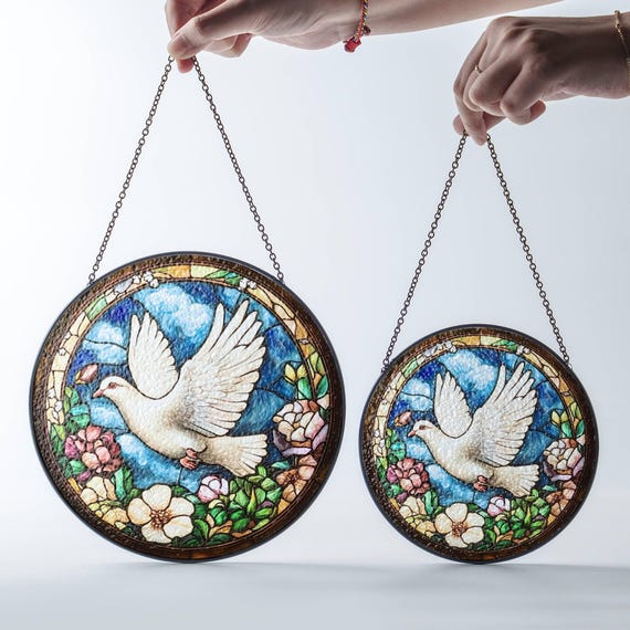 鳩のステンドグラスサンキャッチャー：平和の鳥の窓飾り - Etsy 日本