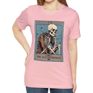 La chemise de carte de tarot Overthinker, chemise Overthinker Funny Skeleton Tarot Lover Cadeaux Pink