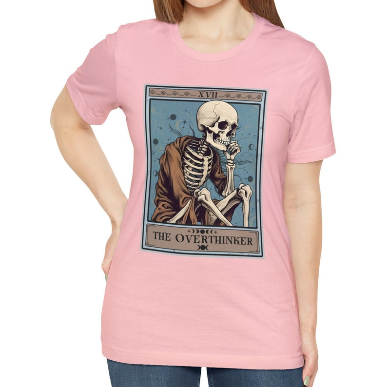 La chemise de carte de tarot Overthinker, chemise Overthinker Funny Skeleton Tarot Lover Cadeaux Pink