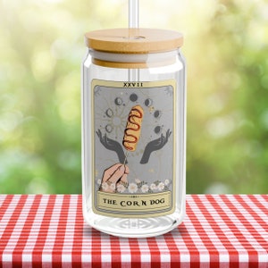Vaso de cartas de tarot The Corn Dog, Vaso Sipper Glass de 16 oz con tapa, Vaso de cristal para amantes de los perros de maíz, Lata de cristal para el día del juego