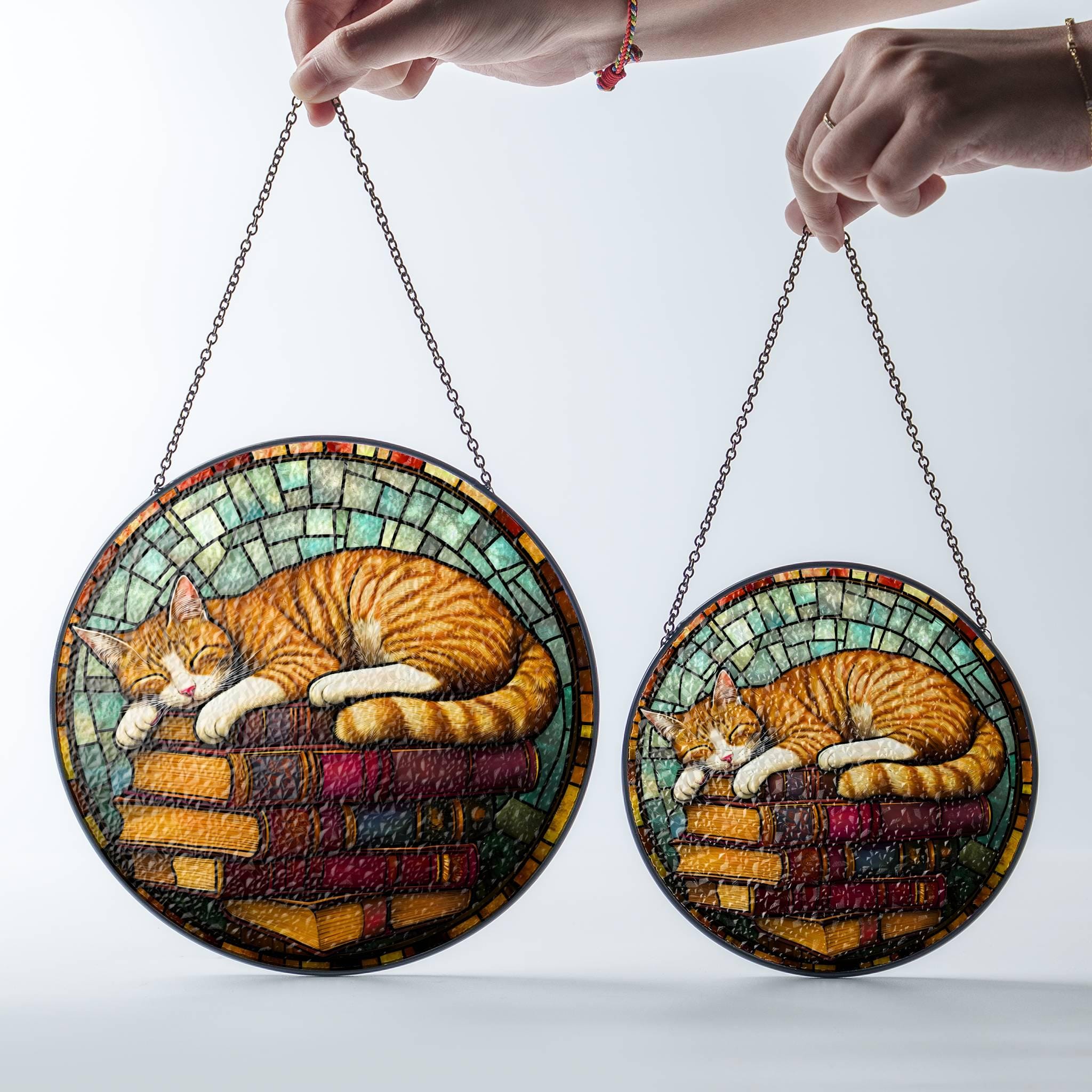 月の上で眠る猫のサンキャッチャー：ステンドグラスの窓飾り - Etsy 日本