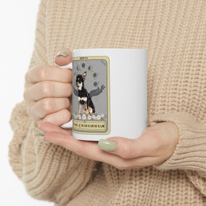 Taza de Chihuahua, taza de tarjeta de Tarot de Chihuahua, regalo de mamá de Chihuahua negro regalos de papá de Chihuahua taza de café amante de Chihuahua regalos de propietario de Chihuahua imagen 4