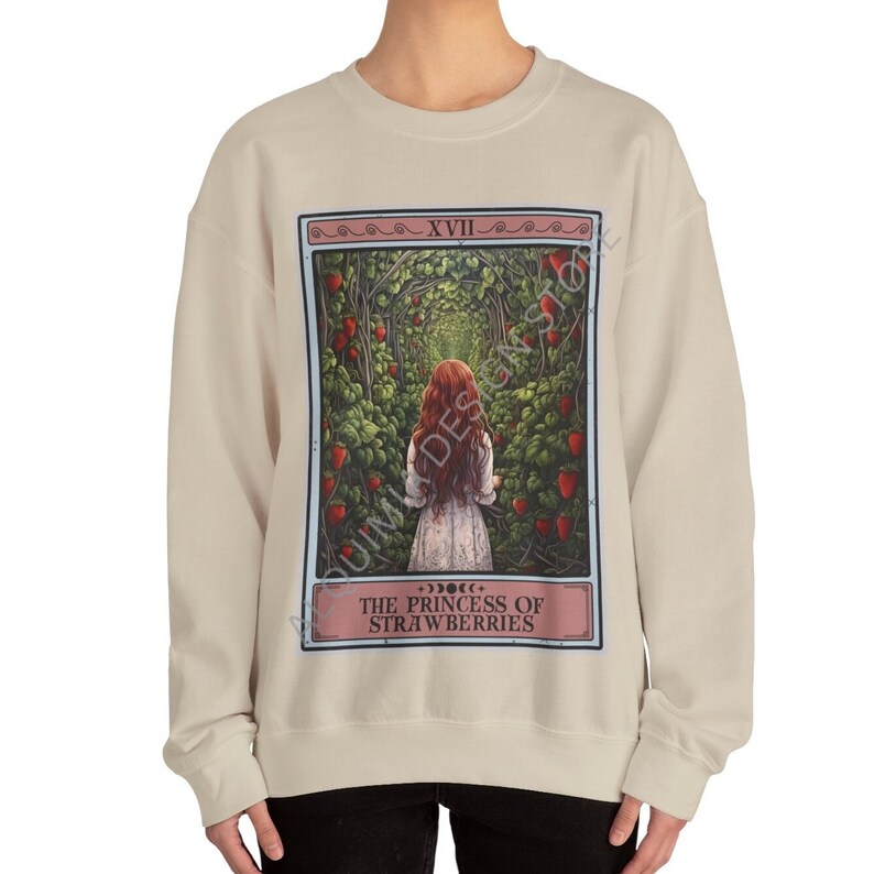 Erdbeer-Sweatshirt, die Prinzessin der Erdbeeren Tarot-Karte Erdbeer-Liebhaber-Geschenke für Obst-Liebhaber Erdbeer-Pullover mit Rundhalsausschnitt Sand