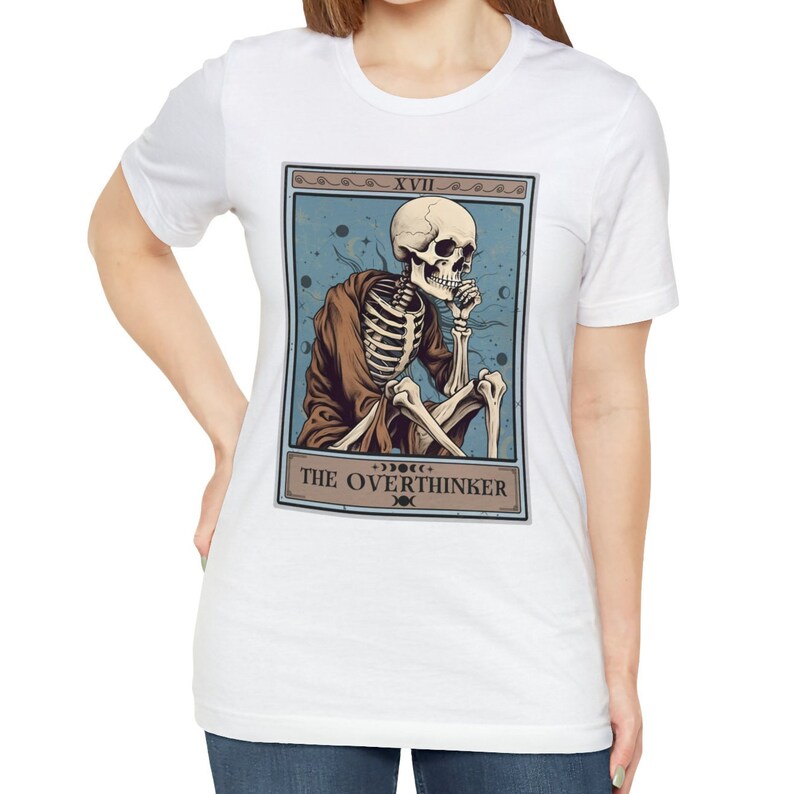 La chemise de carte de tarot Overthinker, chemise Overthinker Funny Skeleton Tarot Lover Cadeaux White