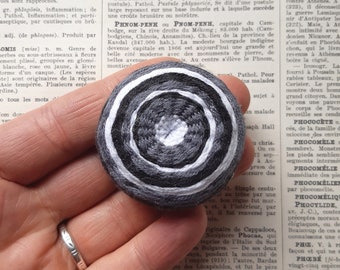 Black and White Woven Brooch,  Monochrome Brooch Bin Badge, Needlefelted Weave Brooch, Black and White Weave Brooch, Monochrome Jewellery