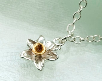 Daffodil Pendant in Sterling Silver and 18ct Gold.