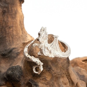 Dragon Ring in Sterling Silver.