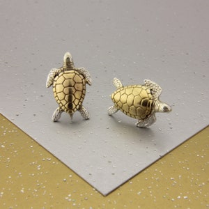 Turtle earrings in 18ct Gold on Sterling Silver.