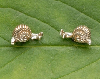 Snail earrings in 18 Carat Gold on Sterling Silver.