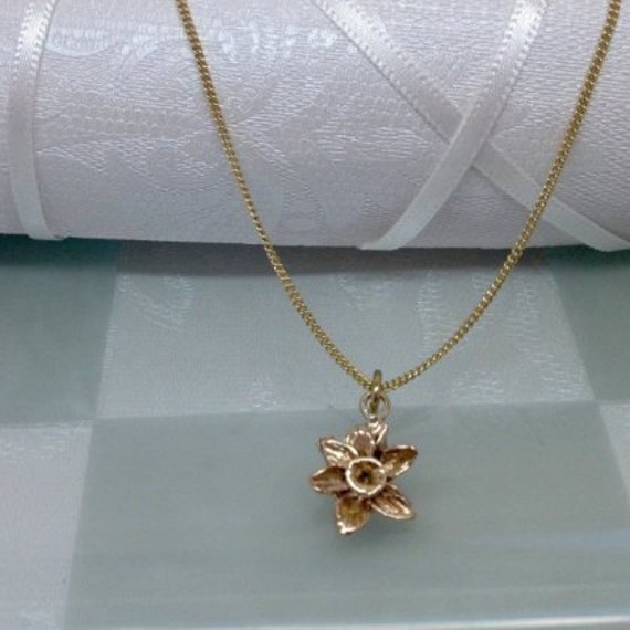Gold cheap daffodil necklace