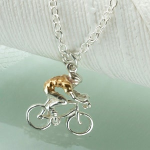 Radfahrer Anhänger in 750er Gold auf Sterling Silber.