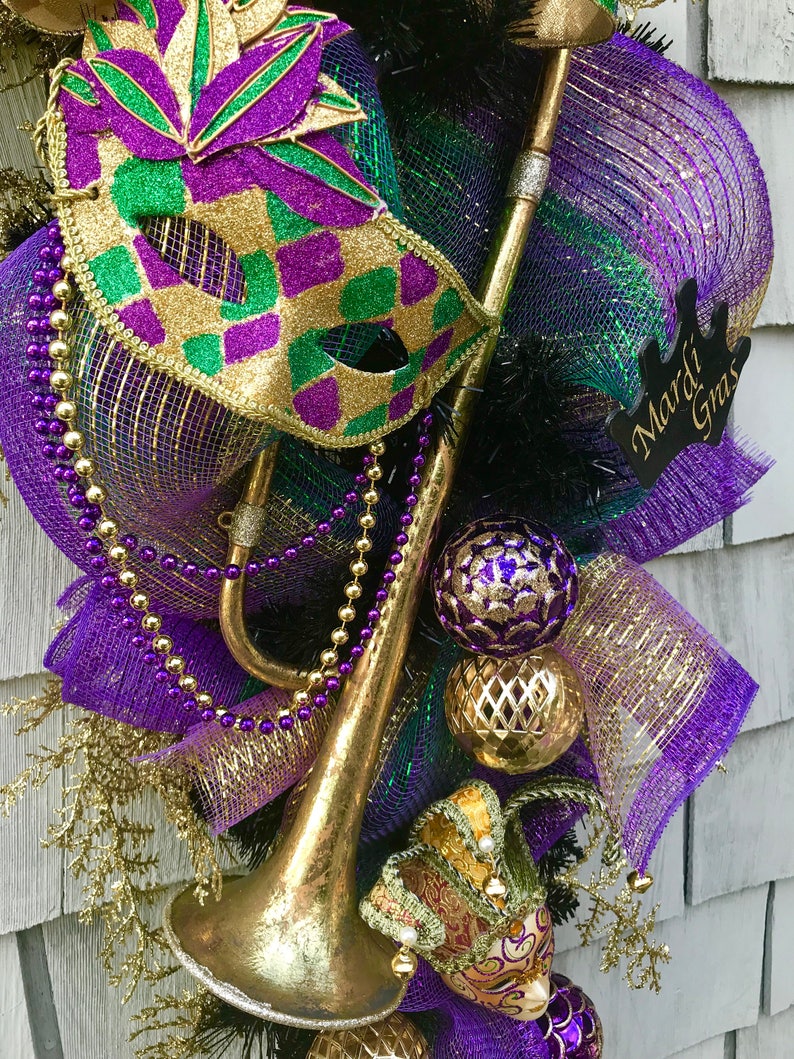 how to make a mardi gras door wreath