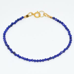 Pulseira de lápis-lazúli, pulseira de ouro laminado, pulseira delicada, pulseira de contas, presentes de pulseira, presentes para ela, joias de lápis-lazúli, presentes