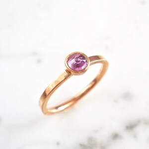 Rose Cut Pink Saphir Ring, Lünette 14k Rose Gold Band