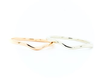 Gebogener Ehering, 14k Goldring, Stapeln Goldbänder, Skinny Goldband