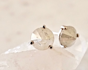 Eisgraue Diamant Ohrstecker: 14k Weißgold Spike Ohrringe