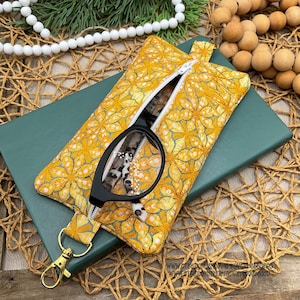 ITH Glasses Case/ Machine Embroidery Design / Quilted Fabric Zipper Pouch / 5x7 Embroidery Design / Quick Stitch File