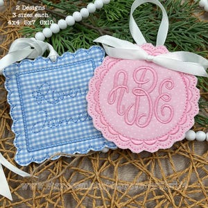 Set di etichette con nome monogrammato a forma di smerlato nel telaio, ricamo a macchina - Sacchetti regalo e cestino - Cornice per annuncio nascita ITH - 4x4 5x7 6x10