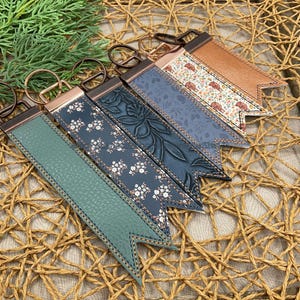 Maskinbroderidesign med flaggnyckelbricka för ITH | Personlig nyckelbricka | Broderidesign med nyckelring i bågen | Nyckelring | Direktnedladdning