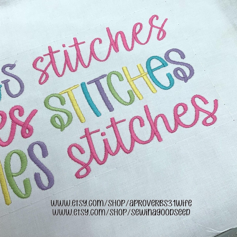 Pode incluir: Texto bordado sobre fundo branco. A palavra "stitches" &eacute; repetida em uma fonte cursiva colorida. O texto &eacute; rosa, amarelo, azul e roxo. Os URLs das lojas Etsy est&atilde;o na parte inferior.