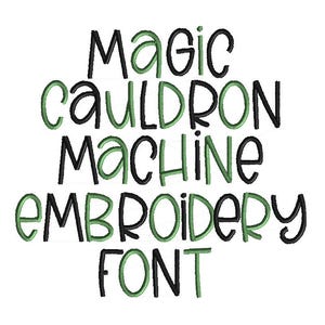 Puede incluir: Fondo blanco con las palabras "MAGIC CAULDRON MACHINE EMBROIDERY FONT" en una fuente caprichosa. Las palabras "MAGIC" y "FONT" están delineadas en verde, mientras que las otras palabras son negras.