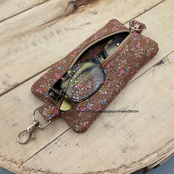 ITH Glasses Case/ Machine Embroidery Design / Quilted Fabric Zipper Pouch / 5x7 Embroidery Design / Quick Stitch File