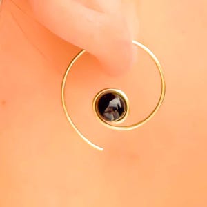 14Kゴールドフィルドブラックオニキススパイラルスレッドイヤリング、ダングルフープイヤリング、20G 22mm/0.8インチ直径、防水性、上品なミニマリストギフト