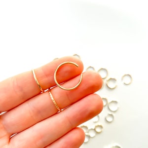 Bague d'orteil en or, un ou un lot de trois anneaux d'orteil, anneau d'orteil rempli d'or 14 carats, anneau réglable, textures : facette martelée lisse, 1,5 mm image 3