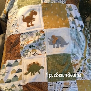 DINO ADVENTURES/Dinosaur quilt/Roar quilt