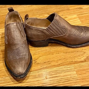 Vintage Frye Women’s Billy Boots Distressed Brown Leather Pointed Toe Vamp Stitching Bootie Rodeo Western 6.5