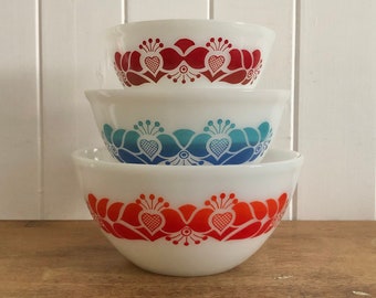 Vintage Pyrex Bowl Folk Art Set