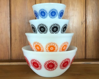 Vintage Agee Pyrex Doily Nesting Mixing Bowl Set