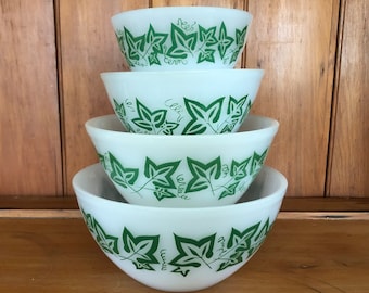 Vintage Australian Agee Pyrex Ivy Mixing Bowl Set