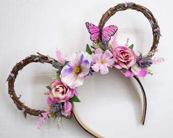 Helle rosa Blumen und Garten inspirierte Blumenohren