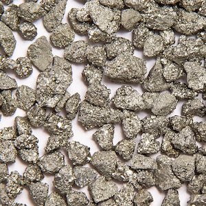 Fragmentos de cristal de pirita triturada, gema curativa en bruto extra gruesa (8-15 mm), suministros para orgonita DIY, envíos desde EE. UU.