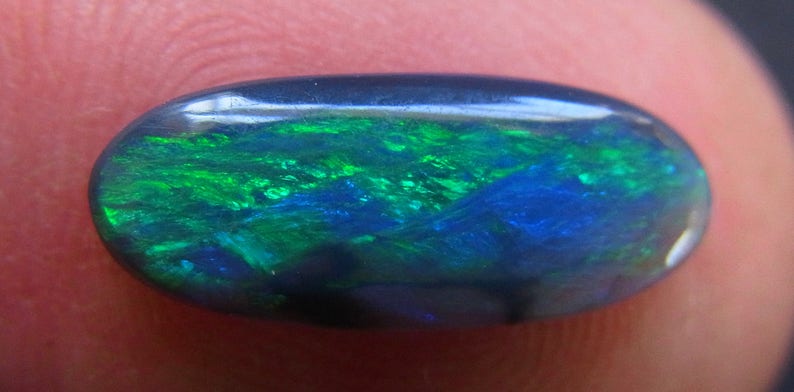 Opal Oval Cabochon Cigar shape - Bright Blue Green fires from Grawin Lightning Ridge 16 x 6.5 mm approx Item 513