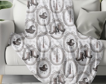 Cameo Witch Blanket – Elegant Halloween Throw, Spooky Cozy Decor, Gothic Fall Gift, Witchy Home Accent, Vintage Halloween Blanket