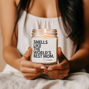 Vela &quot;Huele a la mejor mamá del mundo&quot;, regalo personalizado para mamá, vela de cumpleaños divertida, regalo para el Día de la Madre de mi hija, vela personalizada