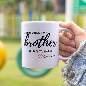 Przepraszam za mojego brata kubek do kawy, zabawny ceramiczny kubek, prezent dla mamy lub taty, sarkastyczny kubek do herbaty, humorystyczny prezent dla mamy lub taty, nowatorski kubek biurowy