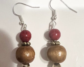 Boules de bois rouges, dorées et brunes, boucles d'oreilles pendantes en perles à facettes dorées