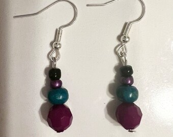 Boucles d'oreilles pendantes à facettes noires, violettes, turquoise et violettes