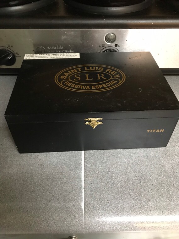 Titan cigar box