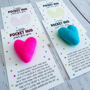 Zakknuffelhart voor terug naar school | Knuffelkaart EN Vilten Hart | Cadeau zakknuffel | Knuffel eerste schooldag | Hartje cadeau voor kinderen