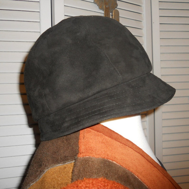 Vintage Black suede Hat/Riding Hat/Cap/ made by Lord and Taylor 1960s with original box image 2