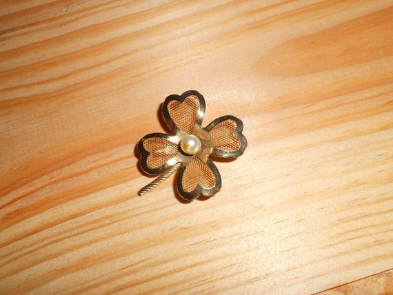 Vintage Goldtone Flower/Four Leaf Clover Brooch/P… - image 1